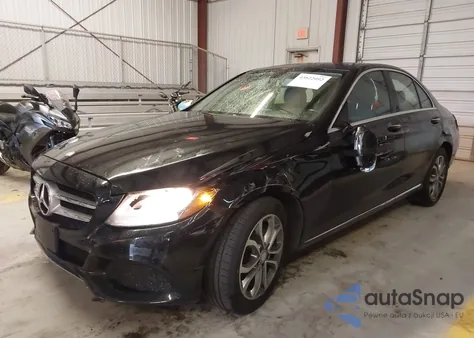 2016 Mercedes-Benz C 300 4Matic z USA, uszkodzony, nr VIN 55SWF4KB6GU171070